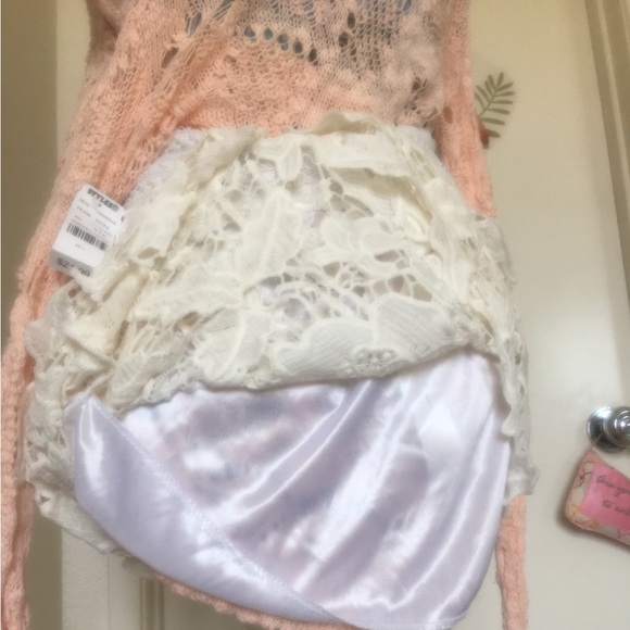 Adorable egg shell colored crochet skirt - Picture 9 of 9